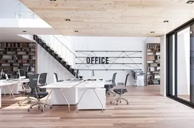 Ufficio ristrutturato moderno con design in legno